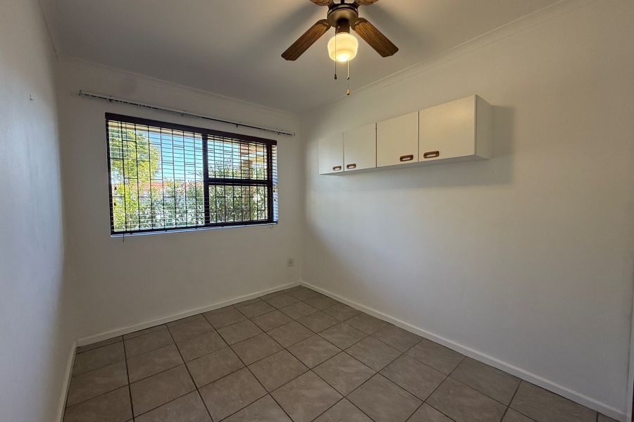 To Let 2 Bedroom Property for Rent in Oakglen Western Cape